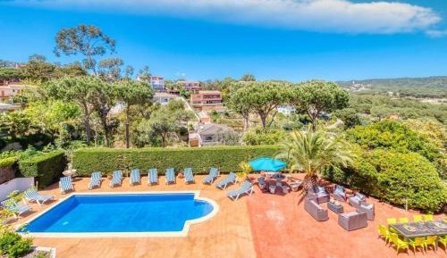 Villa with Garden View