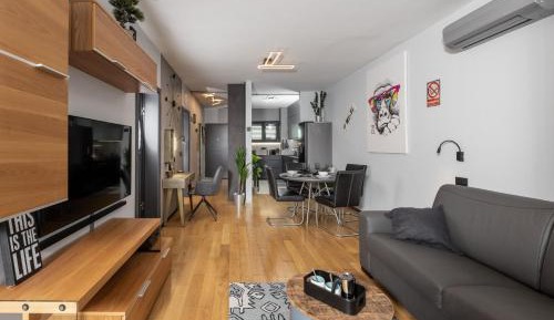 Deluxe Apartment