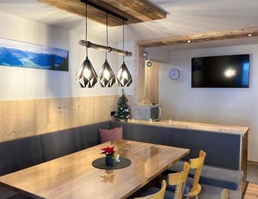 Five-Bedroom Apartment with Balcony