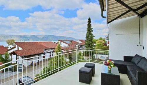 Apartment with Lake View