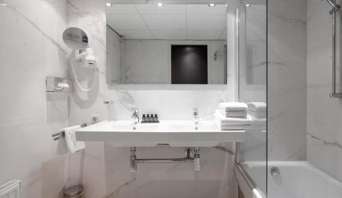 Deluxe Room With Air Conditioning