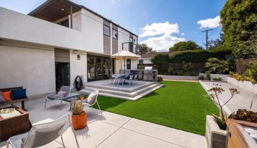 Three-Bedroom Holiday Home 