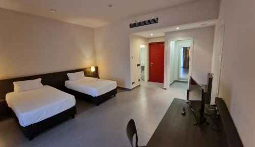 Standard Twin Room with Balcony