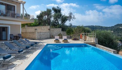 Apartment with Pool View 