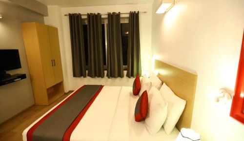 Deluxe Room (2 Adults + 1 Child)