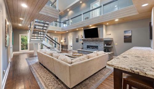 Seven-Bedroom Holiday Home
