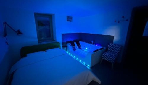 Suite with Hot Tub