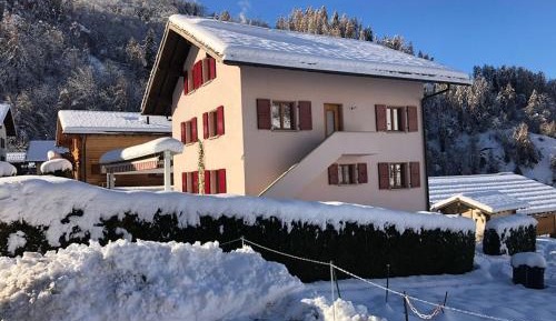 Apartment with Mountain View