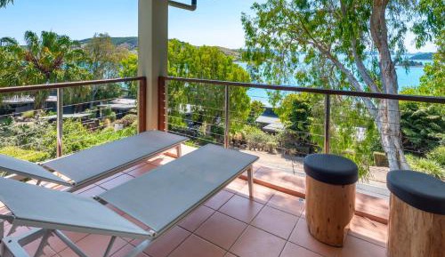 Apartment with Sea View – Compass Point 6