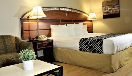 Deluxe Queen Room