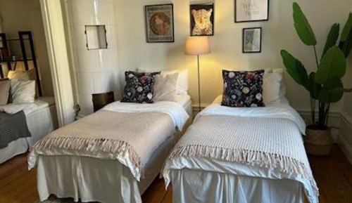 Basic Triple Room with Shared Bathroom