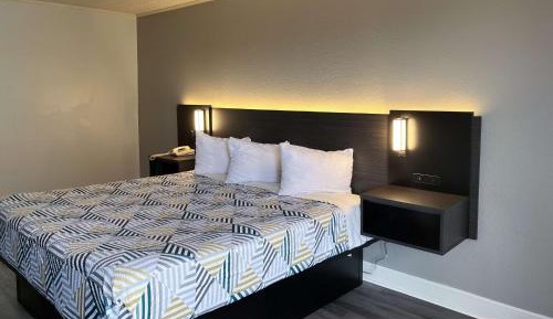 King Room - Disability Access - Non-Smoking