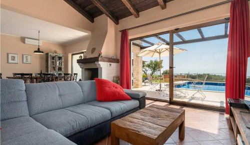 Three-Bedroom Holiday Home 