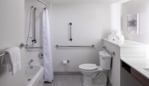 Standard King Room with Mobility Accessible Tub