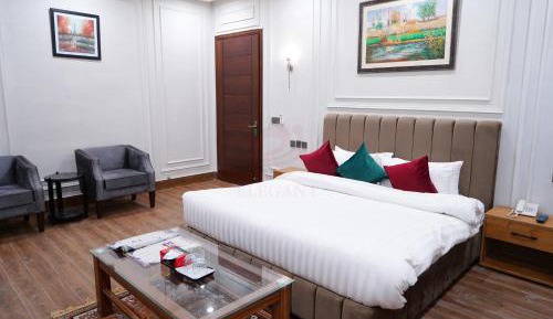 Deluxe King Room