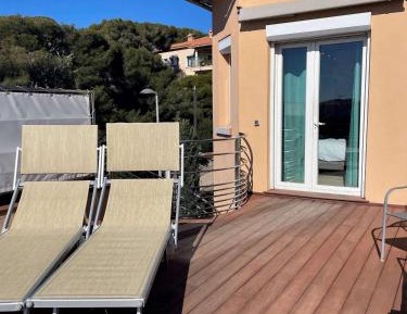 Junior Suite with Queen Bed and Private Terrace - Panoramic Sea View 