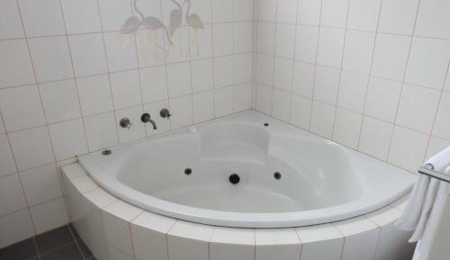 Queen Room with Spa Bath