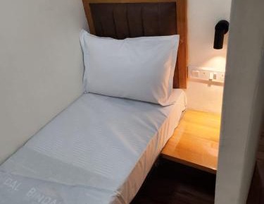 Single Bed in Male Dormitory Room with Shared Bathroom