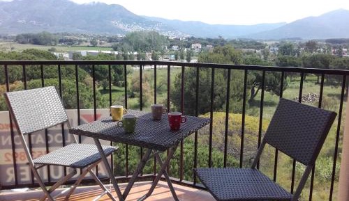 Apartment with Mountain View