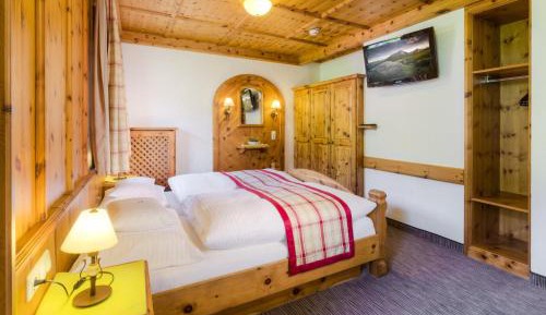 Comfort Double Room with Balcony and Mountain View