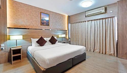 Deluxe Double Room (2 Adults + 1 Child)
