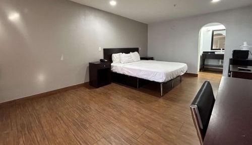 King Studio with Sofa Bed - Non-Smoking