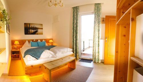 Apartment with Balcony and Mountain View "Sisi"