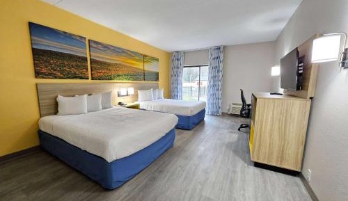 Queen Room with Two Queen Beds - Non-Smoking