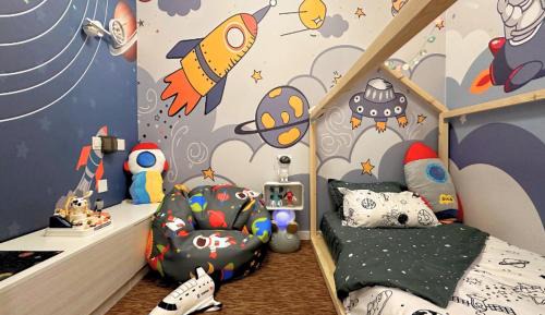 Astronaut-Themed 1 Bedroom Premier Family Suites