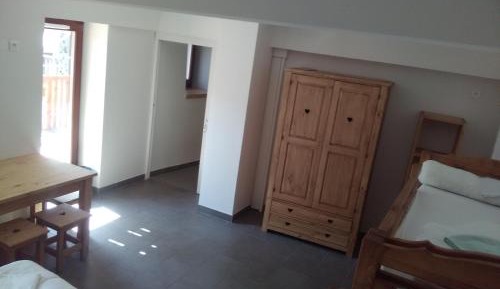 6-Bed Mixed Dormitory Room