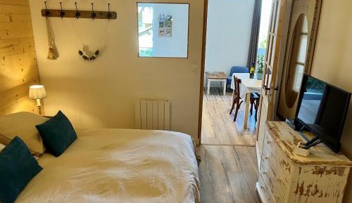 One-Bedroom Apartment with Terrace