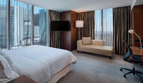 Club Corner, Club lounge access, Larger Guest room, 1 King