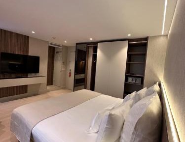 Deluxe Queen Room