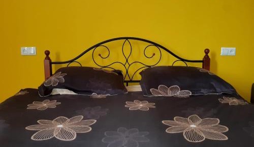 Deluxe Double Room (2 Adults + 1 Child)