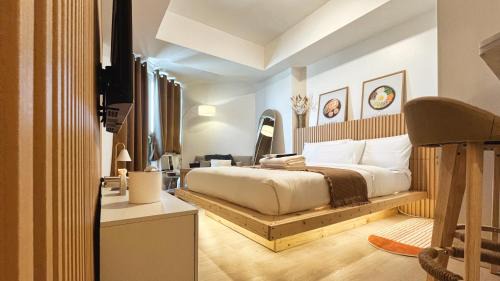 Queen Room with Balcony