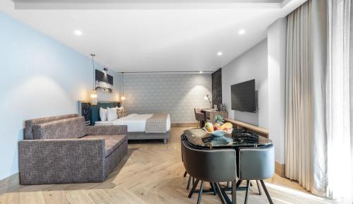 Junior Suite with Bathtub: INR 500 Food Credit once per stay at Terra