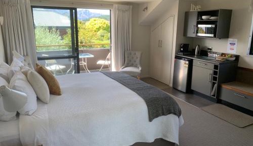 Apartment with Mountain View