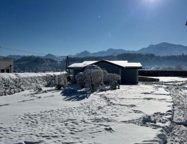Apartment with Mountain View