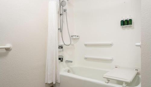 King Suite with Sofa Bed and Courtyard View - Mobility/Hearing Accessible with Tub