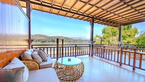 Deluxe Double Room with Balcony and Sea View
