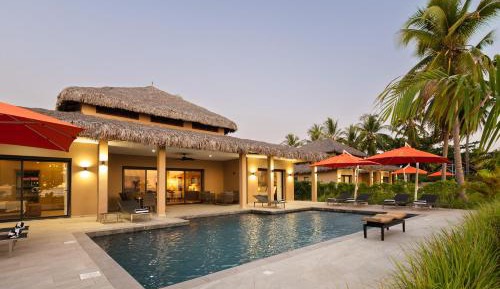 Villa with Garden View
