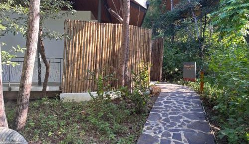 Bungalow with Garden View