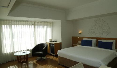 Deluxe Room - 1 Double Bed (15% discount on food and soft beverage)