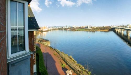 Apartment with Lake View