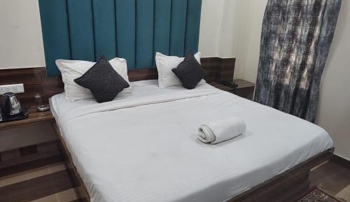 Deluxe Double Room (2 Adults + 1 Child)