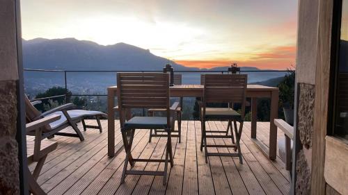 Villa with Garden View