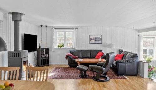 Three-Bedroom Holiday Home 