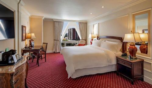 Executive, Executive level, Guest room, 1 King, City view