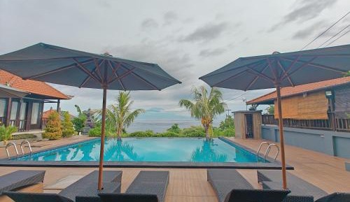 Bungalow with Pool View