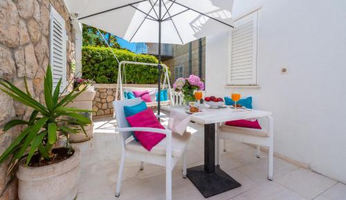 One-Bedroom Apartment with Terrace